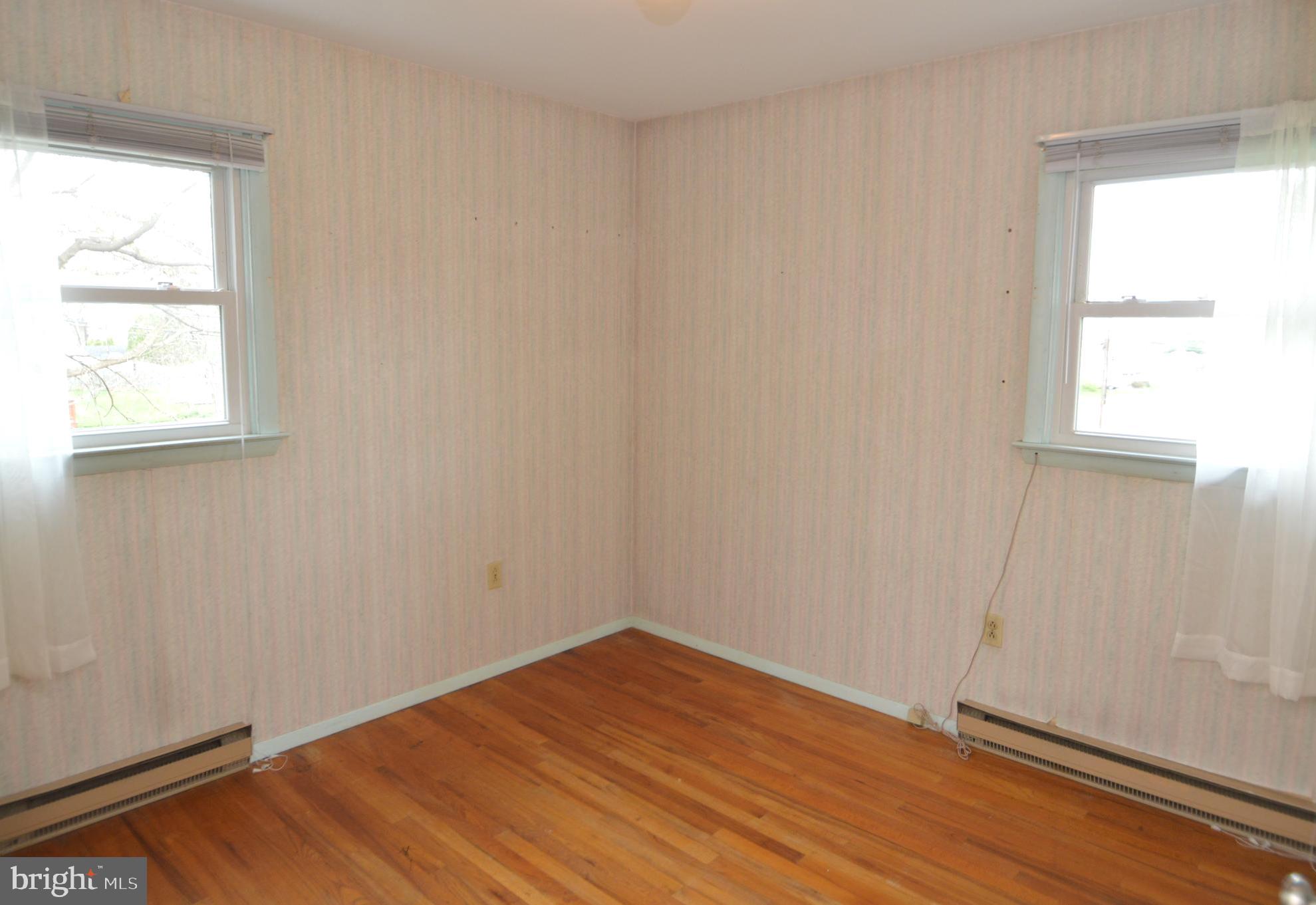 401 Lemon Street Elizabethtown, PA 17022 - Photo 20 of 39 an empty room with wooden floor and windows