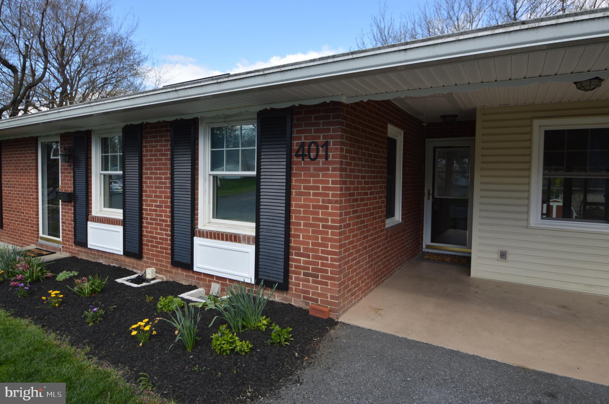 401 Lemon Street Elizabethtown, PA 17022 - Photo 4 of 39 a front view of a house