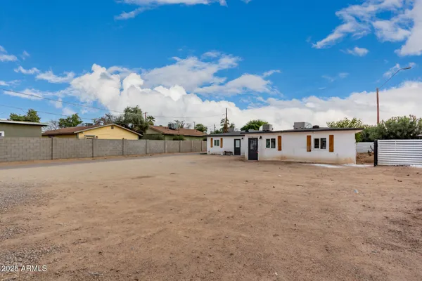 $950,000 | 2421 West Glenrosa Avenue, Phoenix, AZ 85015