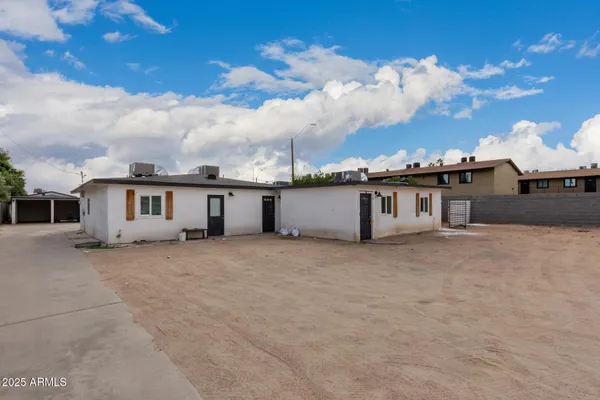 $950,000 | 2421 West Glenrosa Avenue, Phoenix, AZ 85015