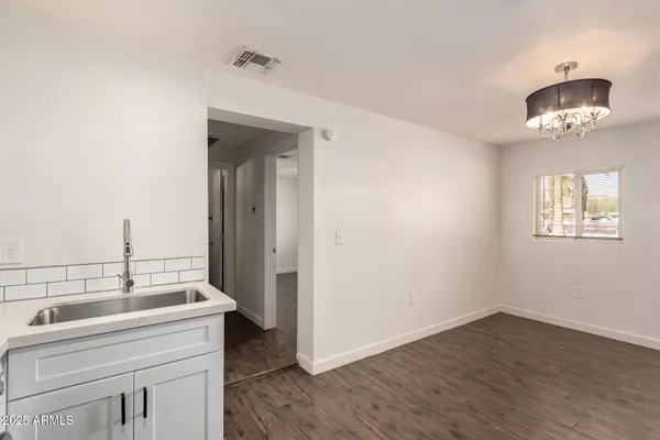 $950,000 | 2421 West Glenrosa Avenue, Phoenix, AZ 85015