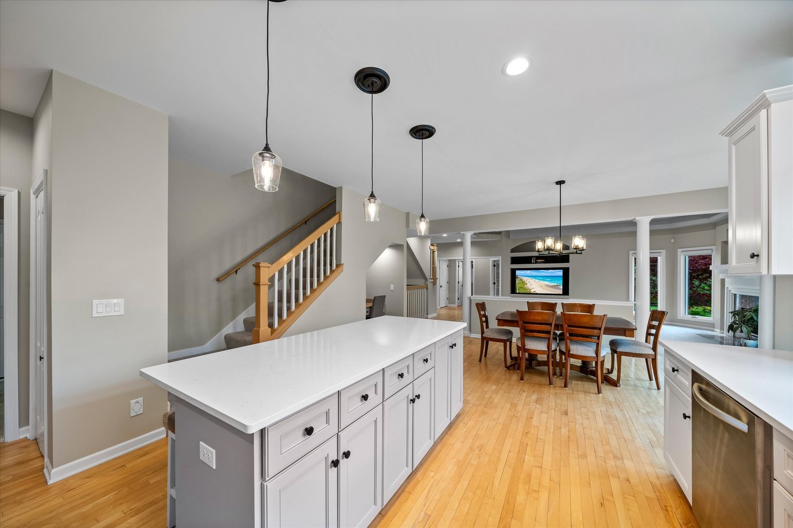 1607 Vincent Court Naperville, IL 60564 - Photo 7 of 55