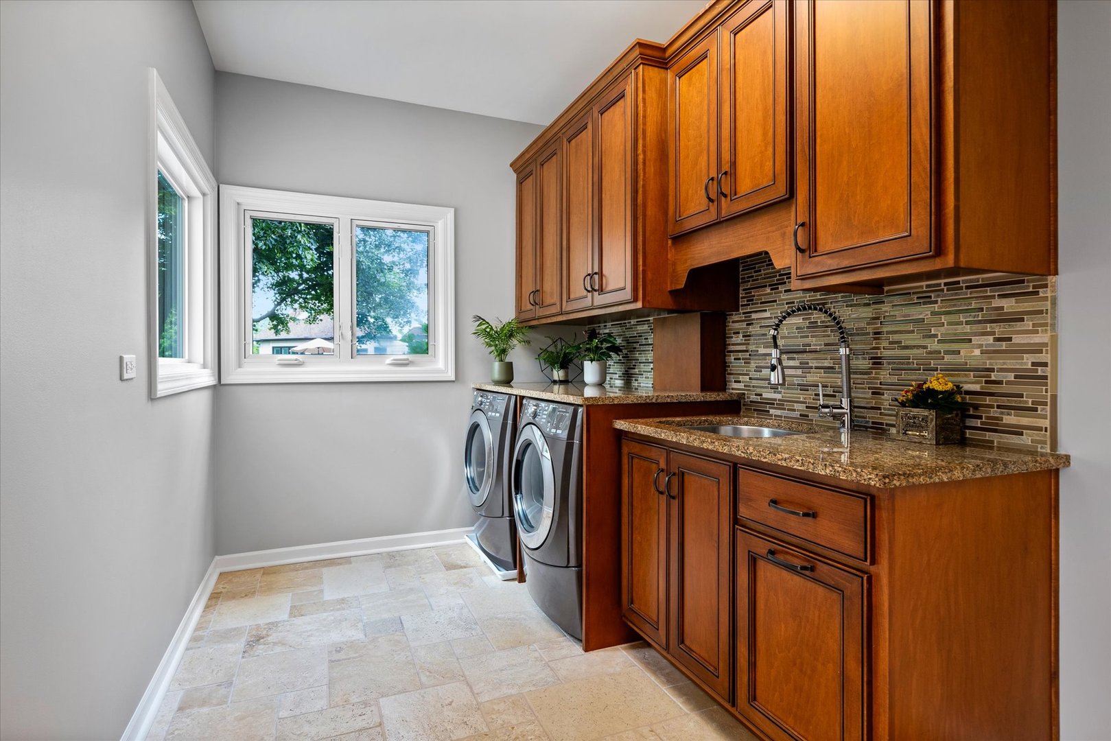 1607 Vincent Court Naperville, IL 60564 - Photo 8 of 55
