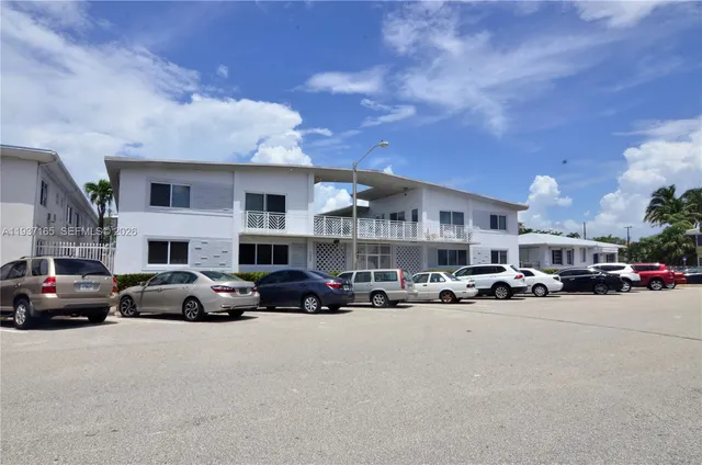 $1,500 | 7430 Byron Avenue, Unit 12A, Miami Beach, FL 33141