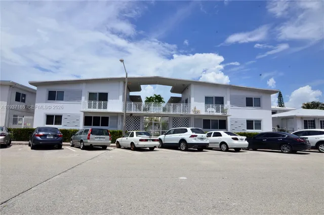 $1,500 | 7430 Byron Avenue, Unit 12A, Miami Beach, FL 33141