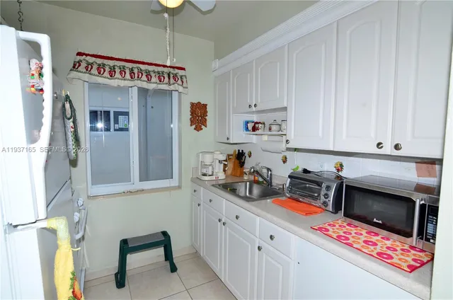 $1,500 | 7430 Byron Avenue, Unit 12A, Miami Beach, FL 33141