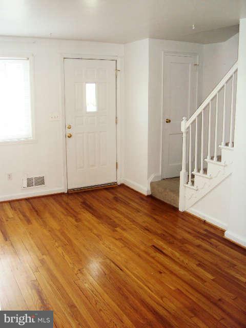 7832 Wynbrook Road Baltimore, MD 21224 - Photo 2 of 14 Living Room