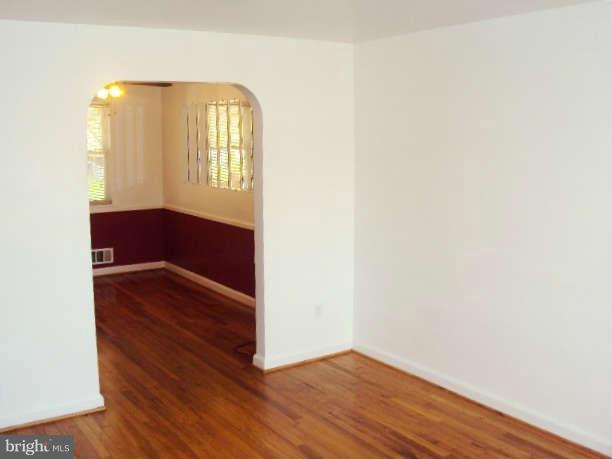 7832 Wynbrook Road Baltimore, MD 21224 - Photo 3 of 14 Living Room