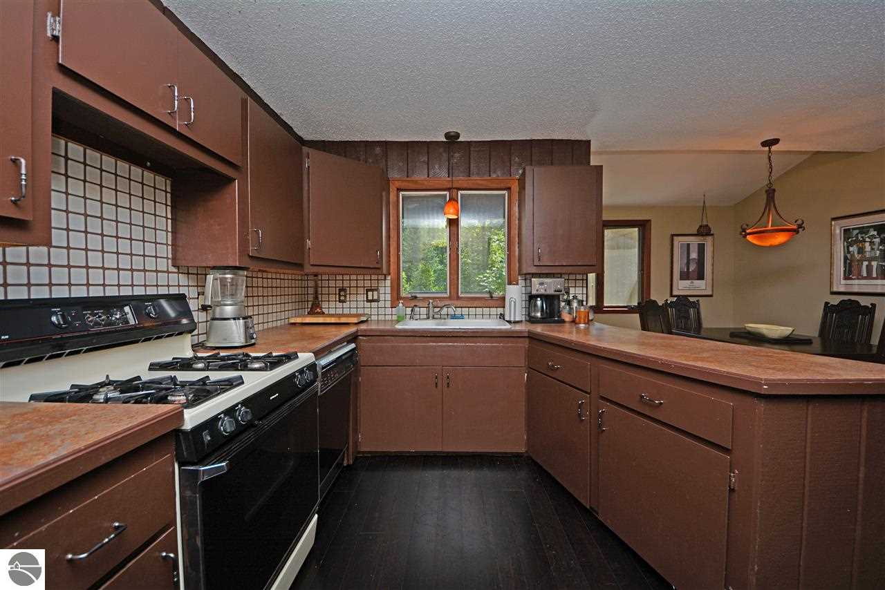 7256 Peaceful Valley Road Williamsburg, MI 49690 - Photo 15 of 33 1794637-14.JPG