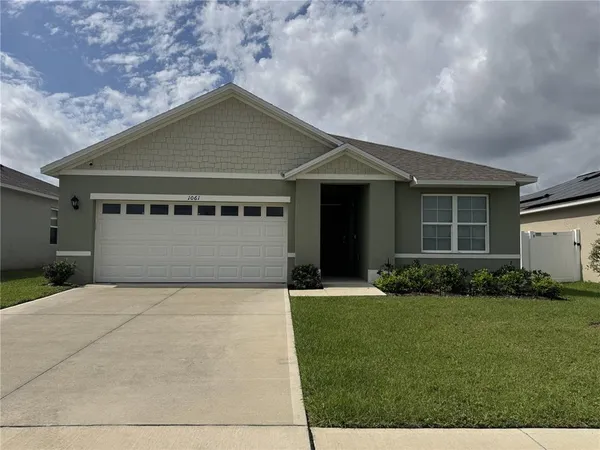 $2,100 | 1061 Fig Street, Tavares, FL 32778