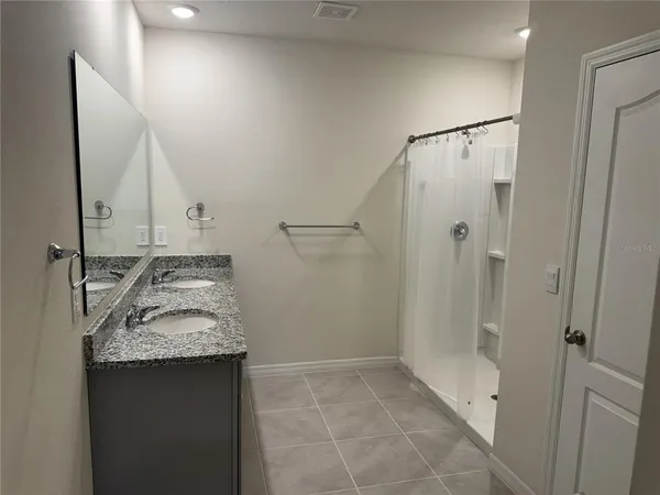 $2,100 | 1061 Fig Street, Tavares, FL 32778