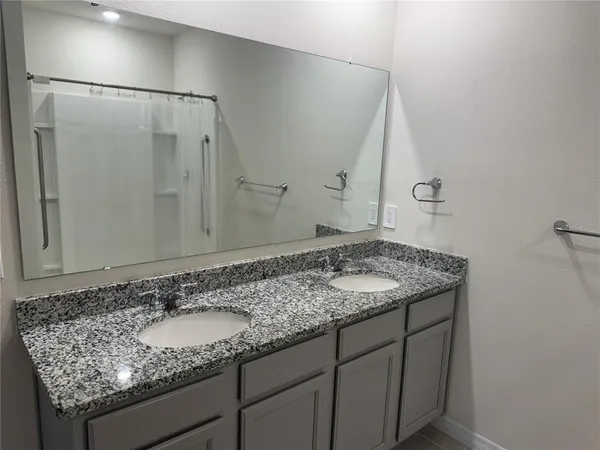 $2,100 | 1061 Fig Street, Tavares, FL 32778