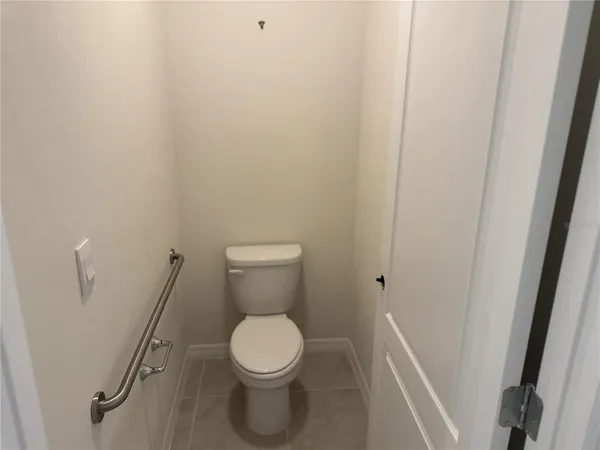 $2,100 | 1061 Fig Street, Tavares, FL 32778