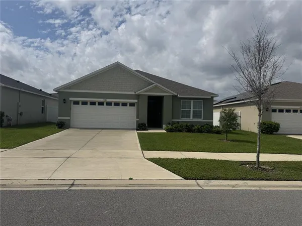 $2,100 | 1061 Fig Street, Tavares, FL 32778