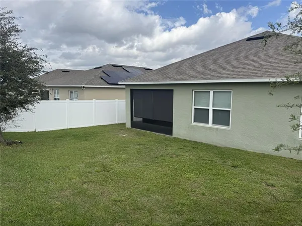 $2,100 | 1061 Fig Street, Tavares, FL 32778