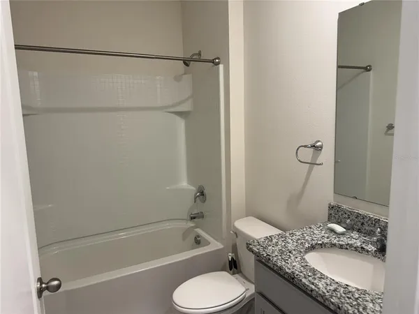 $2,100 | 1061 Fig Street, Tavares, FL 32778