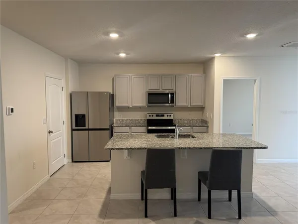 $2,100 | 1061 Fig Street, Tavares, FL 32778