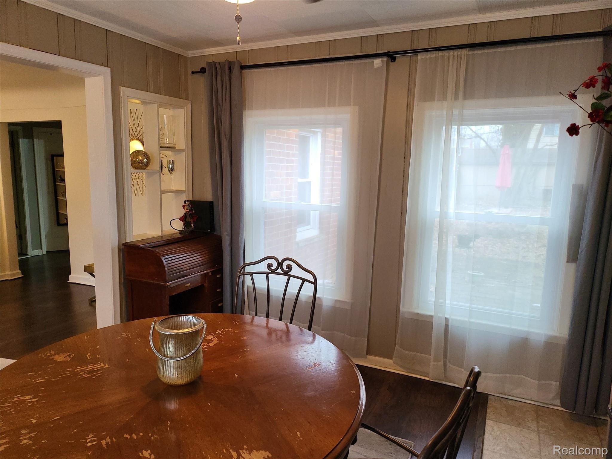 2239 Roslyn Road Grosse Pointe, MI 48236 - Photo 18 of 32 20220113_143602.jpg