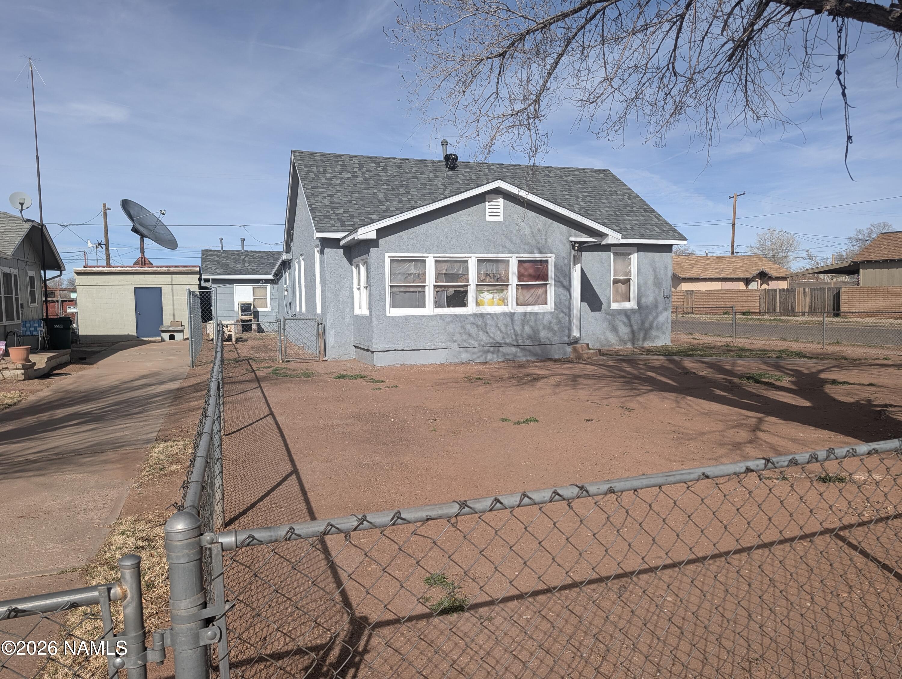 700 West Maple Street Winslow, AZ 86047 - Photo 1 of 15 a front view of a house with a yard
