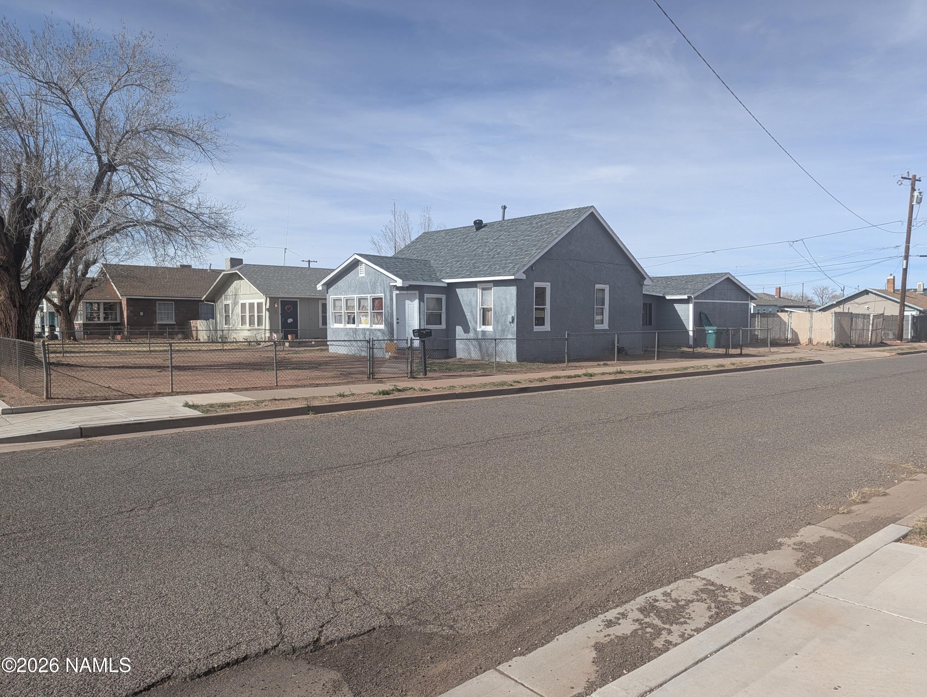 700 West Maple Street Winslow, AZ 86047 - Photo 15 of 15 front view of a house with a yard