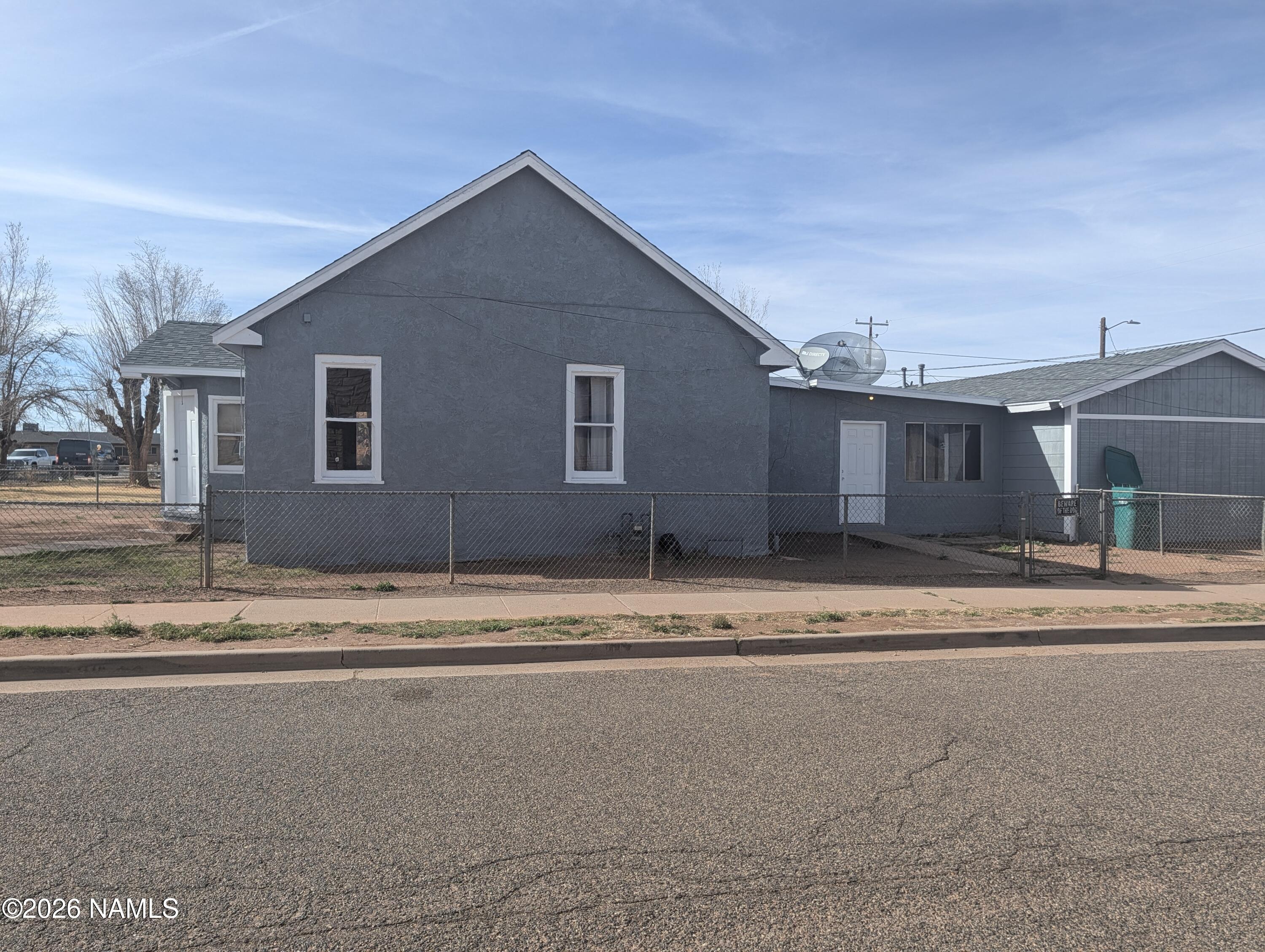 700 West Maple Street Winslow, AZ 86047 - Photo 4 of 15 a house with a outdoor space