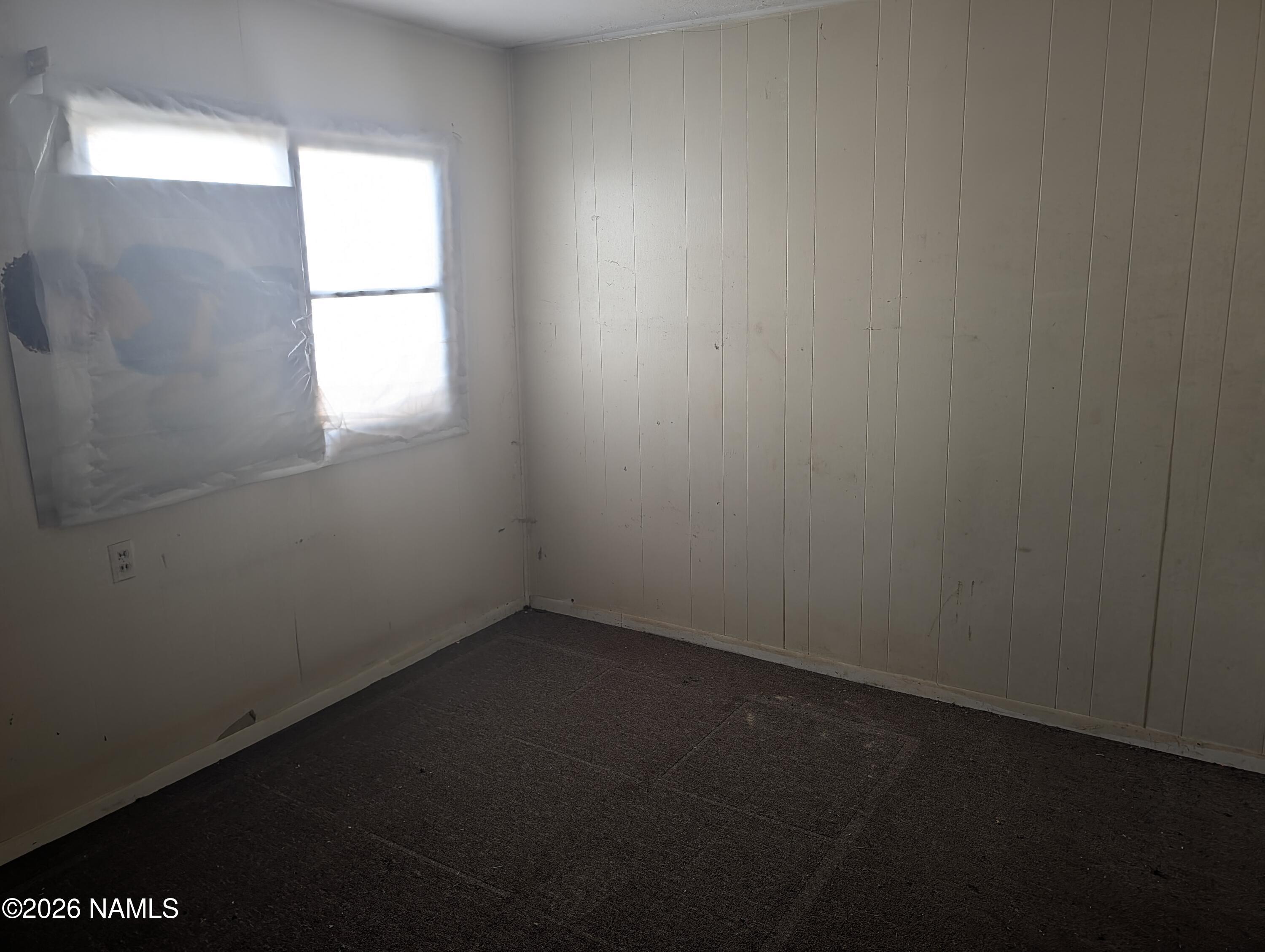 700 West Maple Street Winslow, AZ 86047 - Photo 6 of 15 a view of an empty room and window