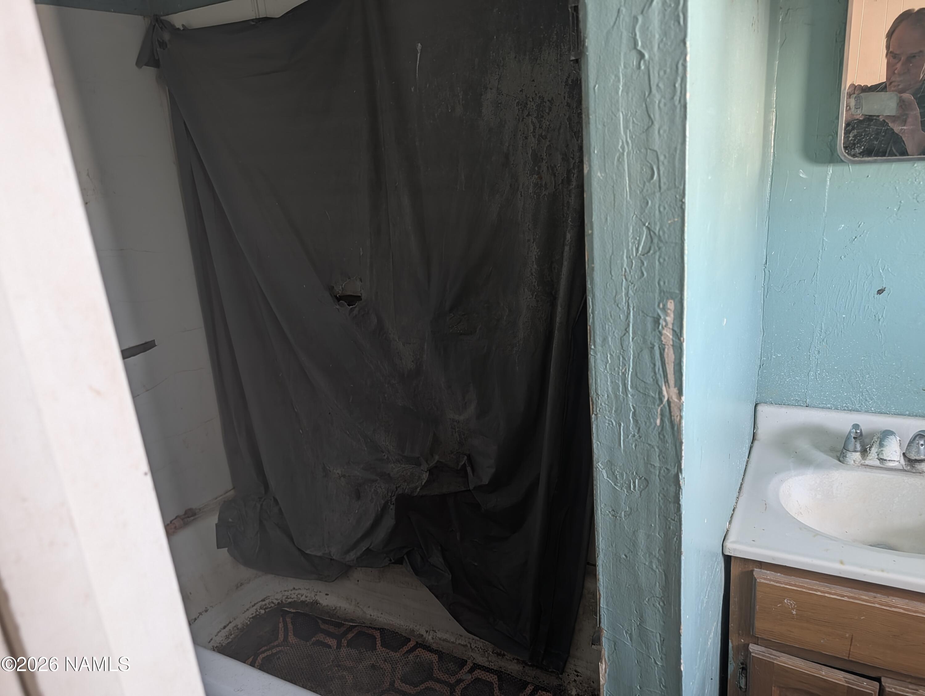 700 West Maple Street Winslow, AZ 86047 - Photo 10 of 15 a bathroom with a sink and toilet