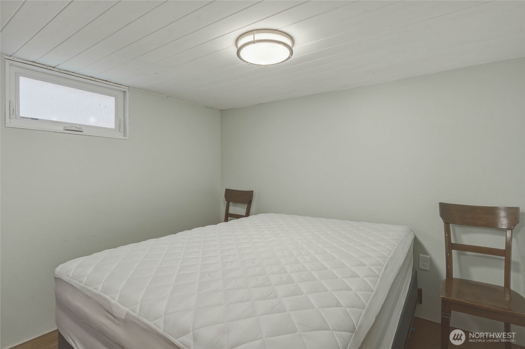 462 Beach Street Pateros, WA 98846 - Photo 25 of 30 a bed sitting in a bedroom next to a window