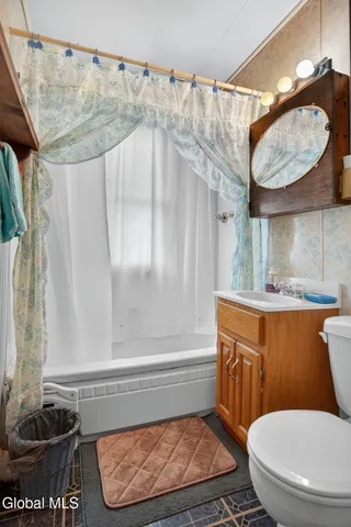 $210,000 | 231 Washington Avenue East, East Greenbush, NY 12144