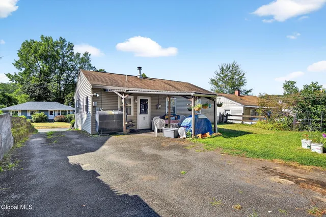 $210,000 | 231 Washington Avenue East, East Greenbush, NY 12144