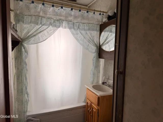 $210,000 | 231 Washington Avenue East, East Greenbush, NY 12144