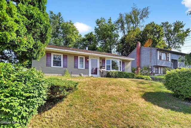 $210,000 | 231 Washington Avenue East, East Greenbush, NY 12144