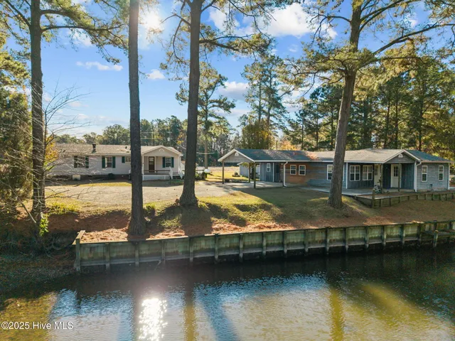 $305,000 | 42 Low Tide Road, Bath, NC 27808