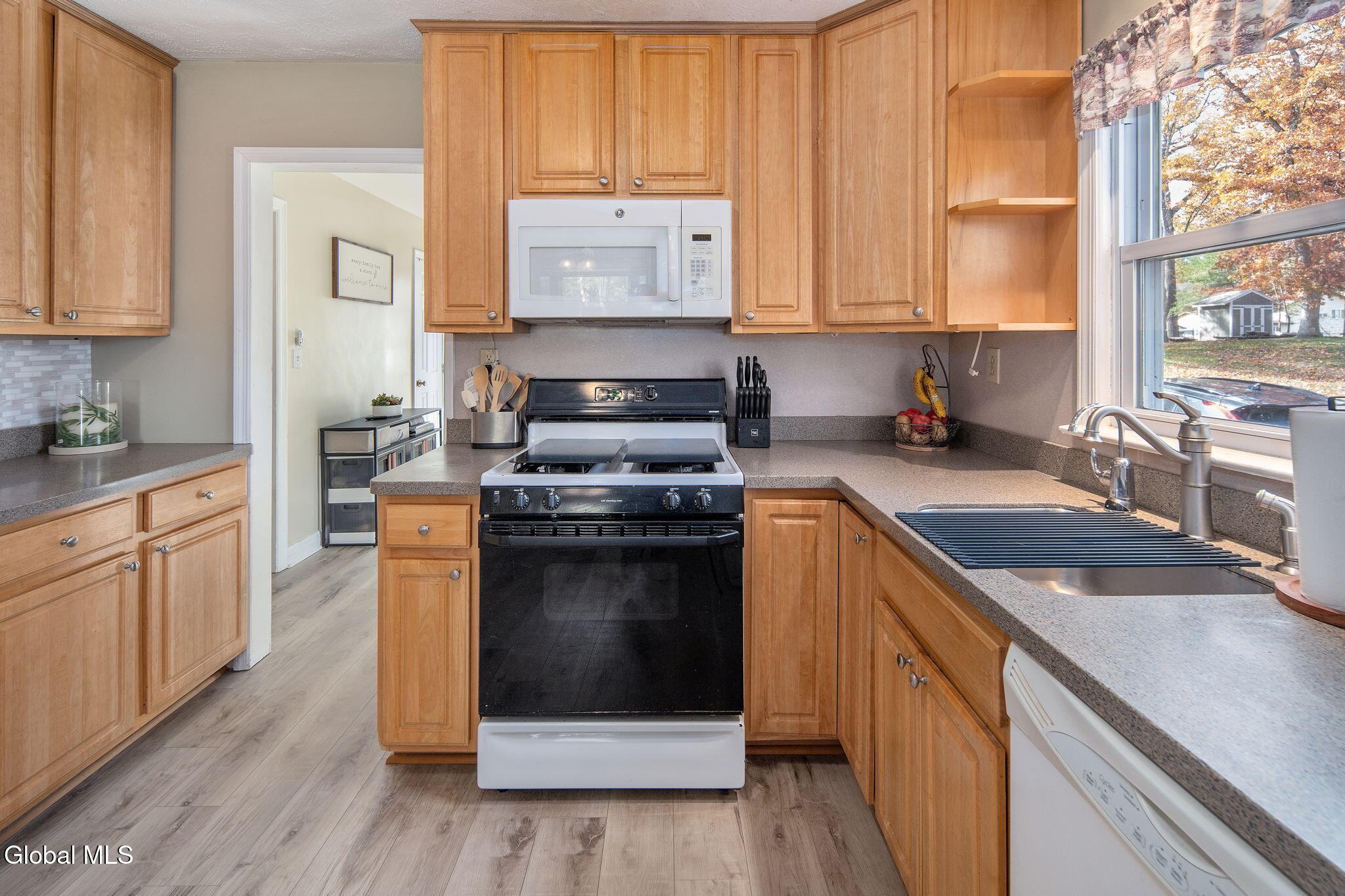 24 Valleyview Avenue Rotterdam, NY 12306 - Photo 16 of 58 14-24ValleyviewAve_14