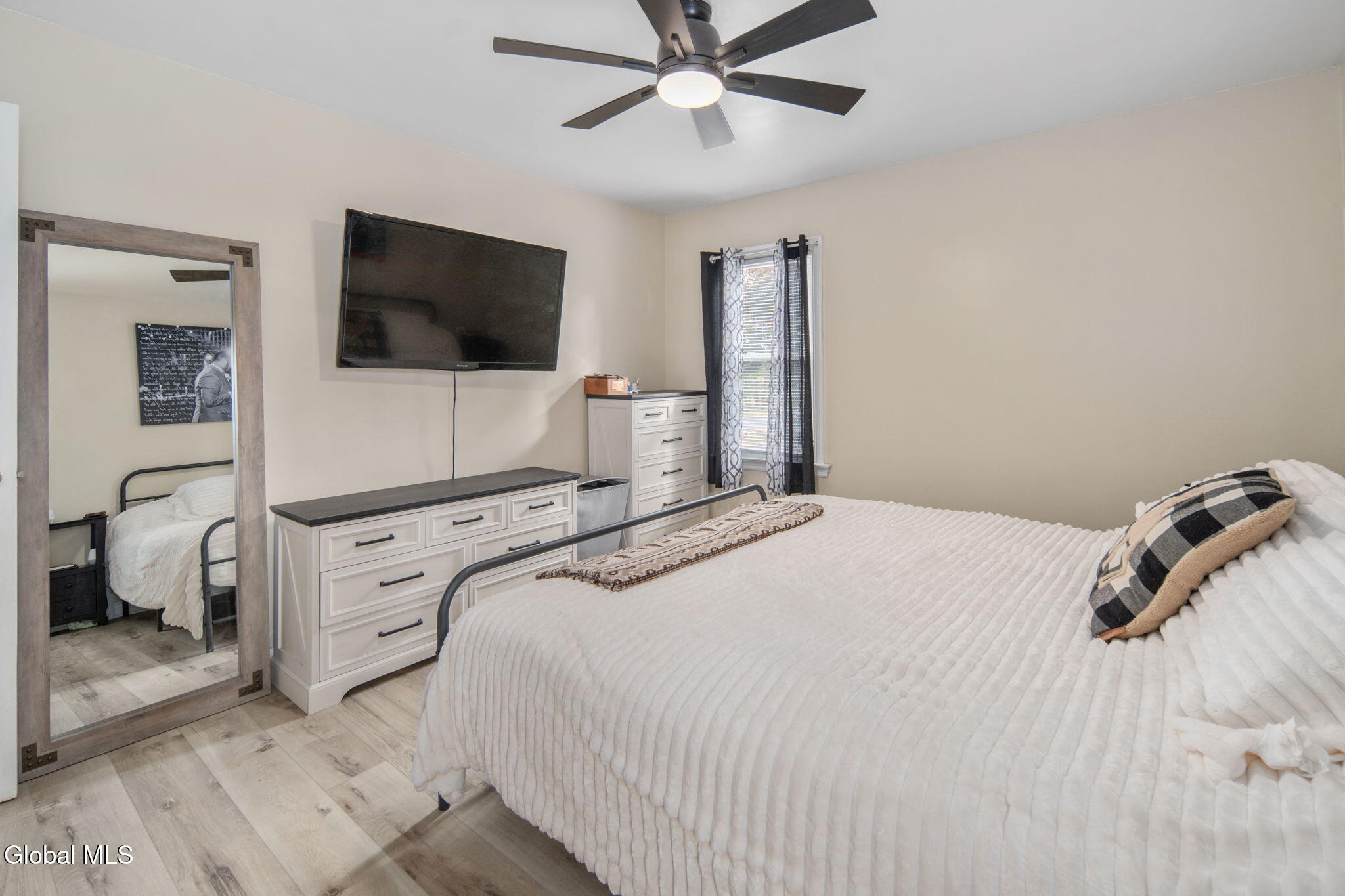 24 Valleyview Avenue Rotterdam, NY 12306 - Photo 22 of 58 20-24ValleyviewAve_20