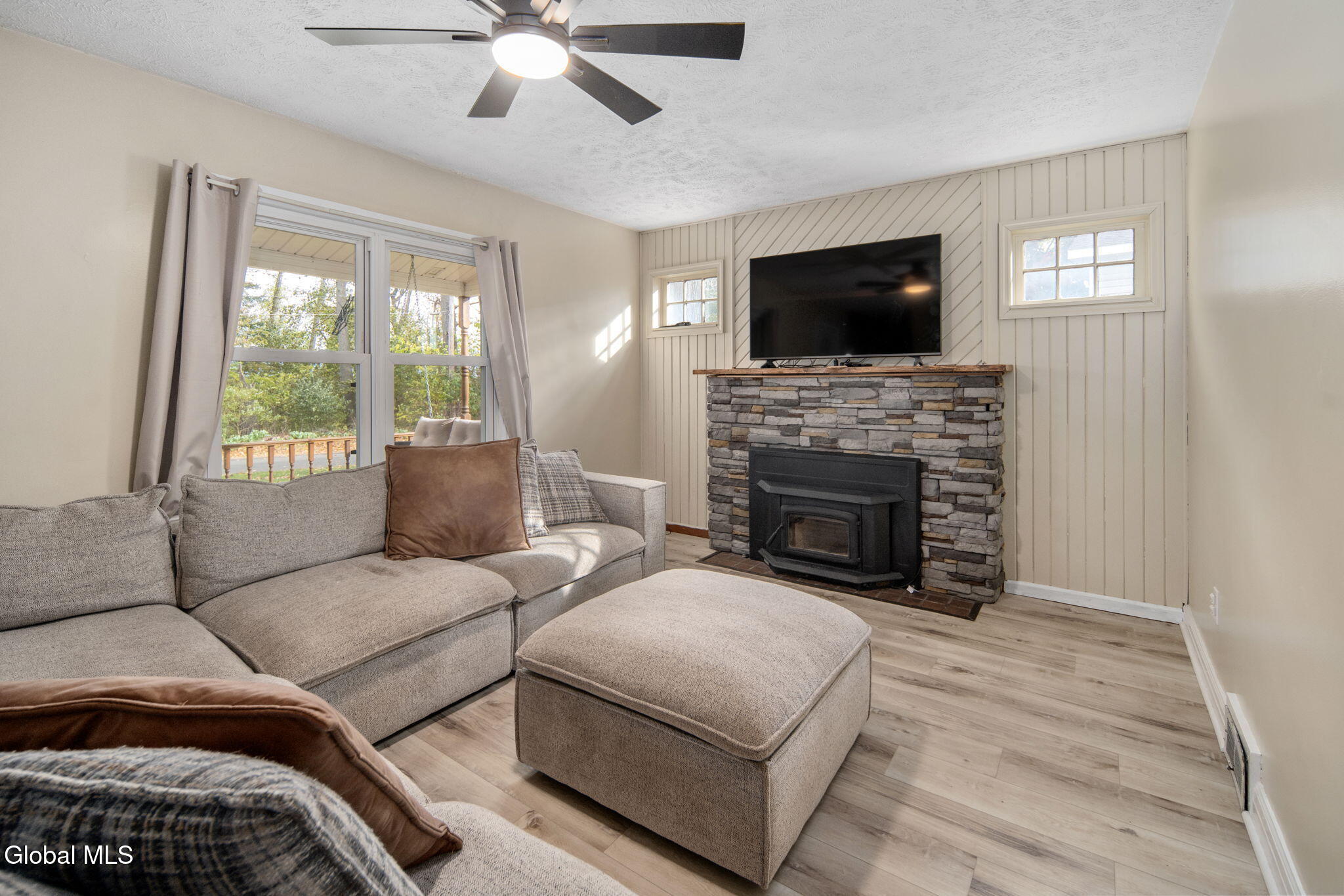 24 Valleyview Avenue Rotterdam, NY 12306 - Photo 9 of 58 7-24ValleyviewAve_07