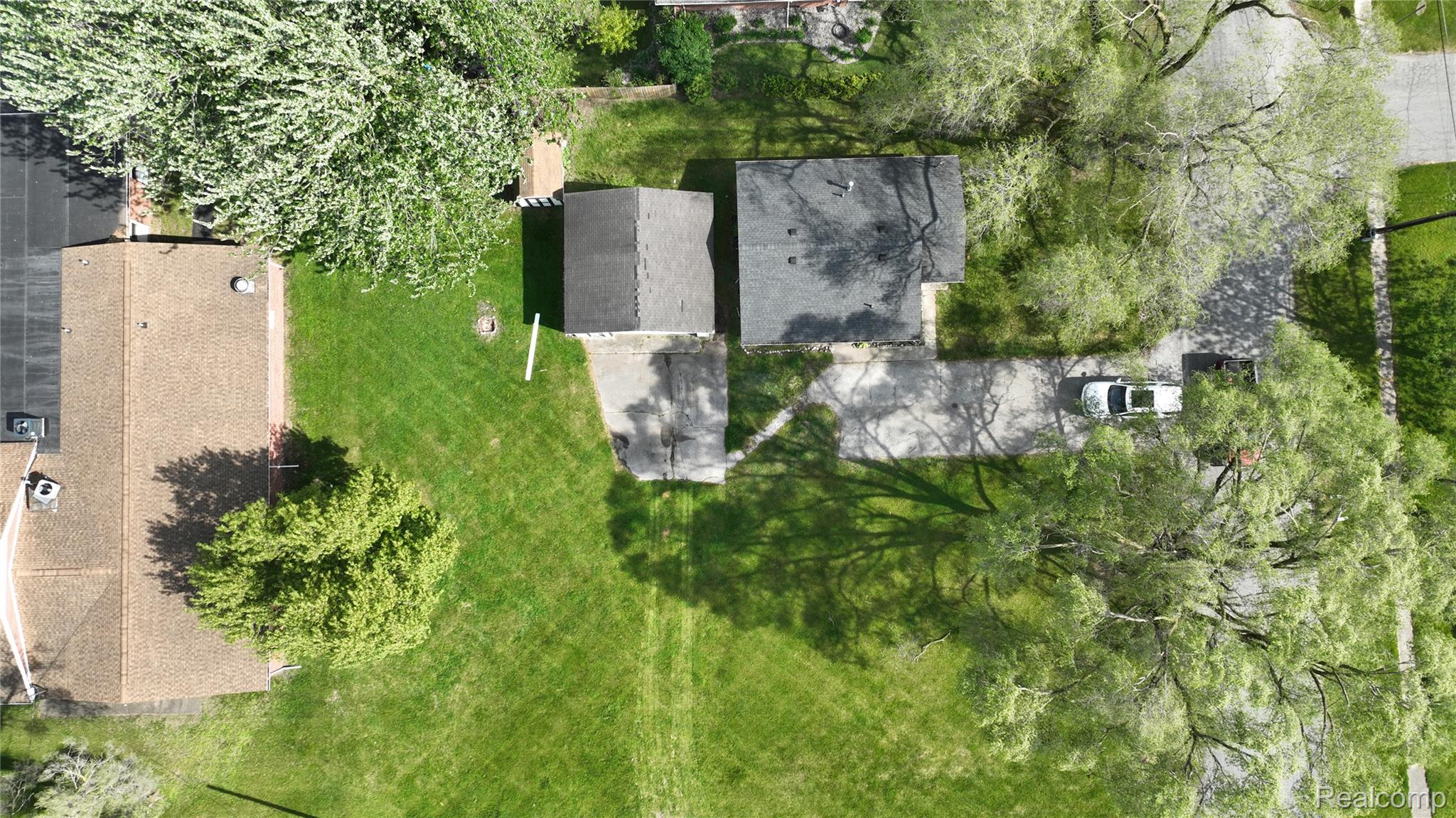 580 Sherman Road Saginaw, MI 48604 - Photo 4 of 24 dji_fly_20260519_165532_119_1779224350393_photo.jpg