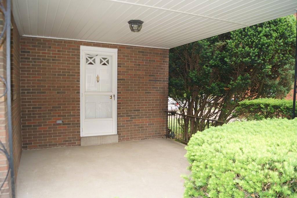 121 Kingsdale Road Pittsburgh, PA 15221 - Photo 11 of 25 This front porch sitting area is great for morning coffee and relaxing.