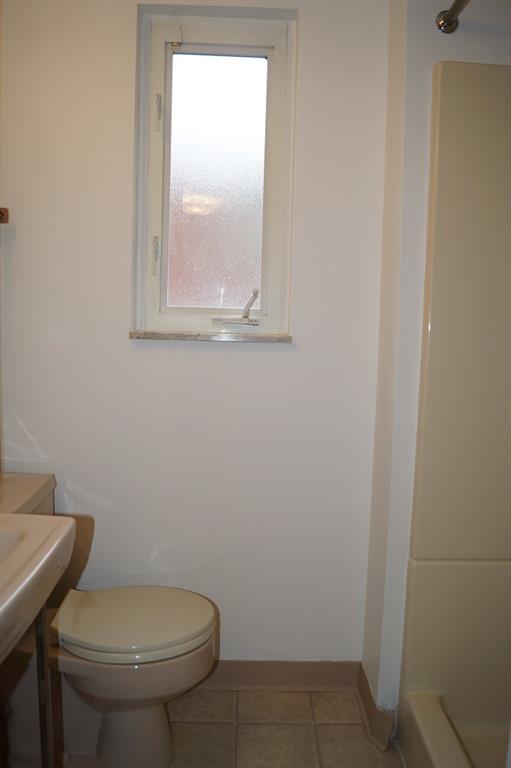 121 Kingsdale Road Pittsburgh, PA 15221 - Photo 14 of 25 Master bath equipped with a shower stall.