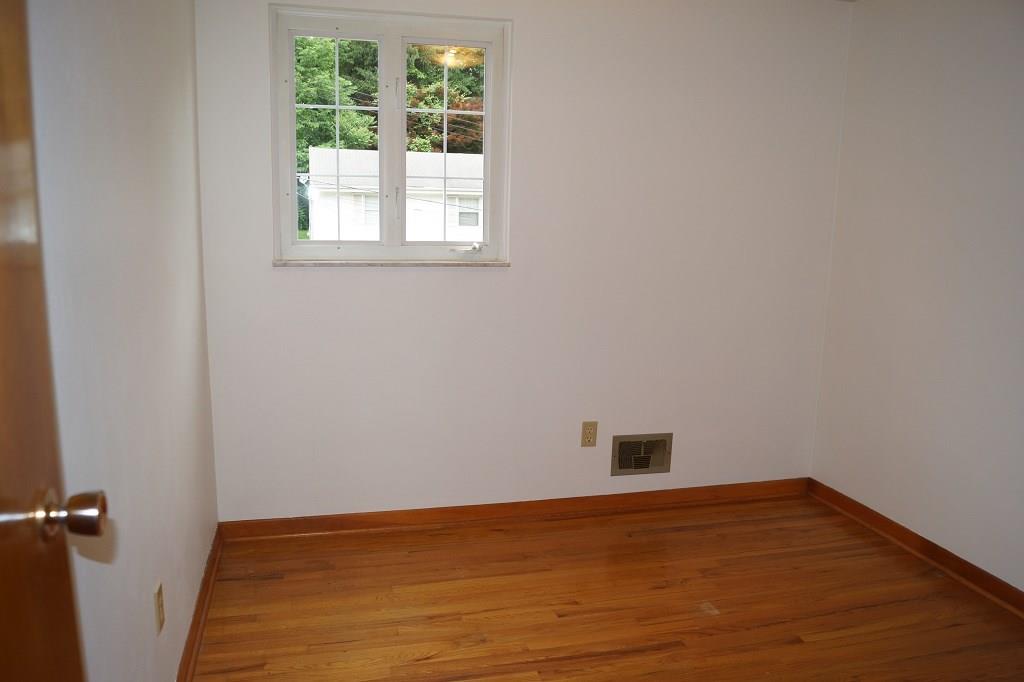 121 Kingsdale Road Pittsburgh, PA 15221 - Photo 15 of 25 Bedroom #2 is the smallest, it would be great for an office space or nursery.
