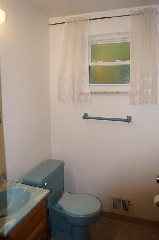 121 Kingsdale Road Pittsburgh, PA 15221 - Photo 9 of 25 Powder room on the main floor.