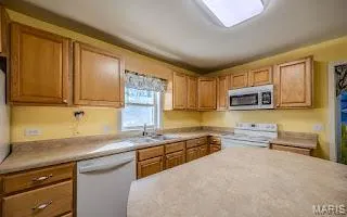 $365,000 | 12112 Highway 17, Roby, MO 65557