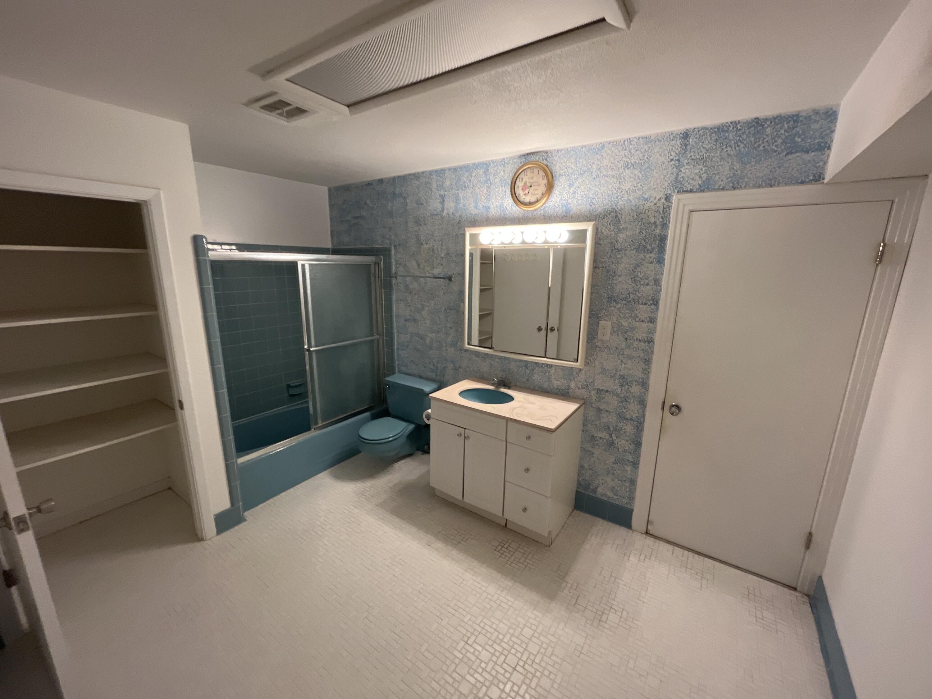 44 Meigs Drive Shalimar, FL 32579 - Photo 7 of 14 a bathroom with a sink and mirror