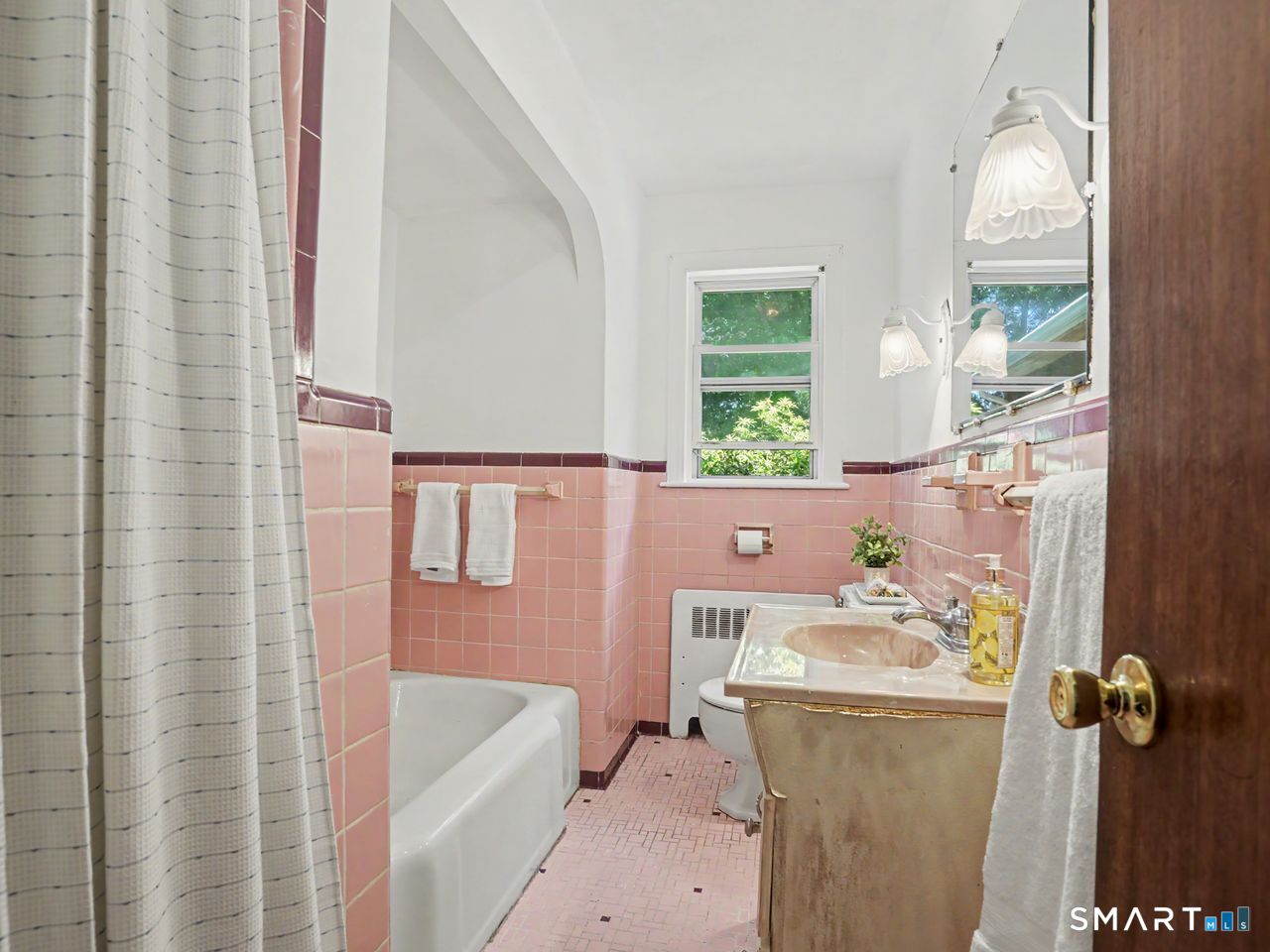77 Lorma Avenue Trumbull, CT 06611 - Photo 16 of 29