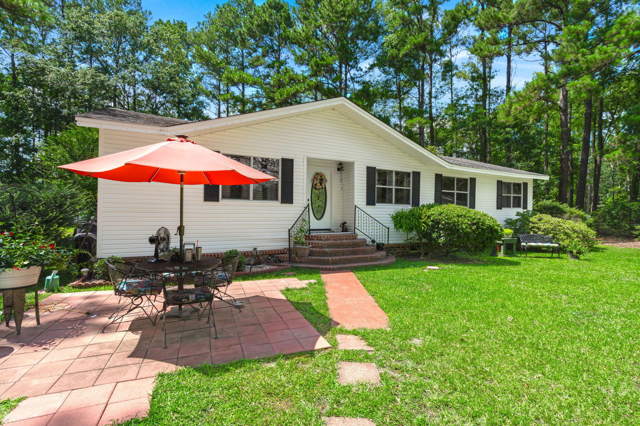 1387 Jedburg Road Summerville, SC 29486 - Photo 2 of 40 2