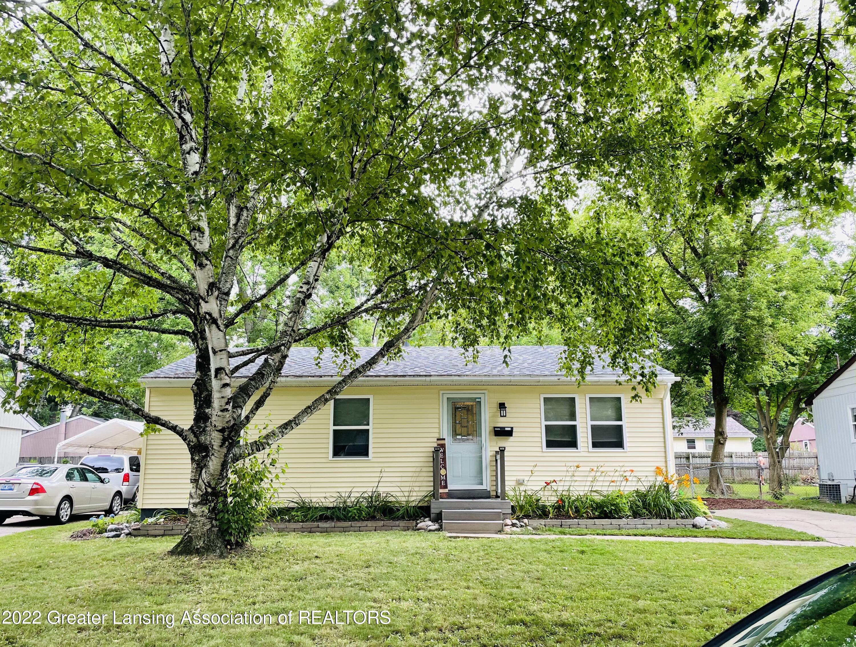 3119 Shetland Road Lansing, MI 48911 - Photo 2 of 19 708F8F2F-9525-4534-BFD6-710D84A2D3F6