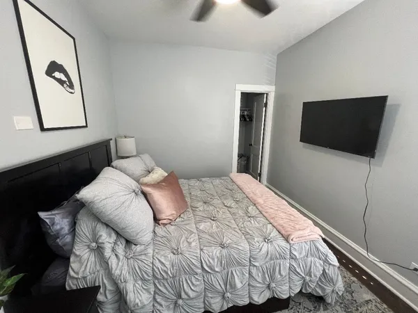 $3,800 | 3327 North Hamilton Avenue, Unit 2F, Chicago, IL 60618