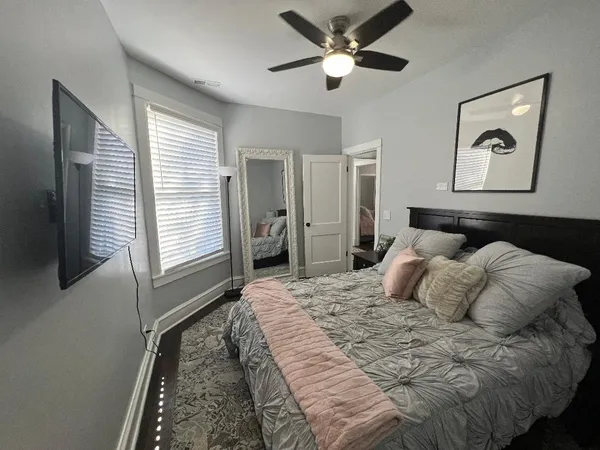 $3,800 | 3327 North Hamilton Avenue, Unit 2F, Chicago, IL 60618