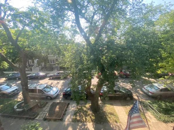 $3,800 | 3327 North Hamilton Avenue, Unit 2F, Chicago, IL 60618