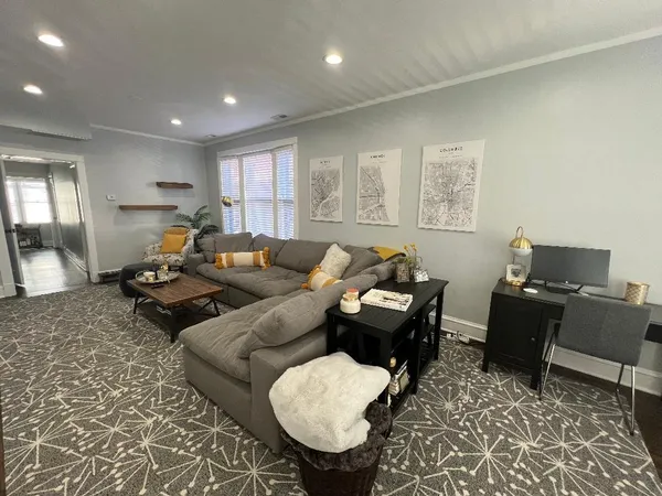 $3,800 | 3327 North Hamilton Avenue, Unit 2F, Chicago, IL 60618